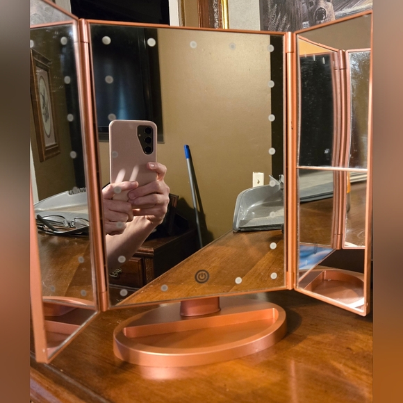 Light up Makeup Mirror - Picture 2 of 7